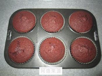 红丝绒纸杯蛋糕的做法步骤7