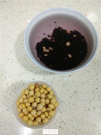 黑米豆浆的做法图解1