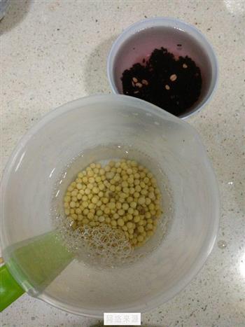 黑米豆浆的做法图解2