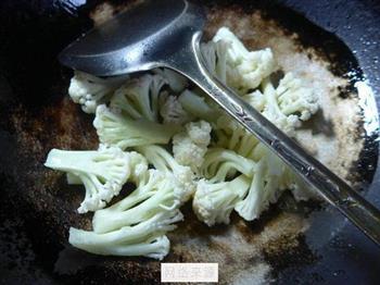 油豆腐炒花菜的做法图解3