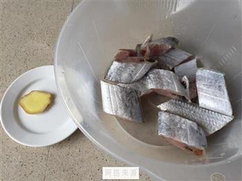 干煎带鱼的做法步骤1