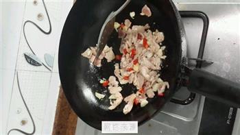 木耳青椒炒肉片的做法步骤3