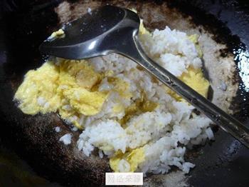 雪菜鸡蛋炒饭的做法步骤5