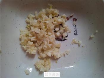 剁椒卷生菜的做法步骤3