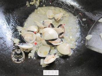 白酒蛤蜊意大利面的做法图解3