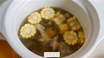 玉米鸭肉汤的做法步骤6