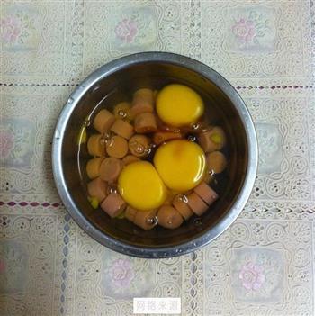 火腿肠煎鸡蛋的做法步骤2