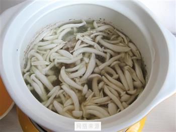 蟹味菇黄豆棒骨汤的做法步骤7
