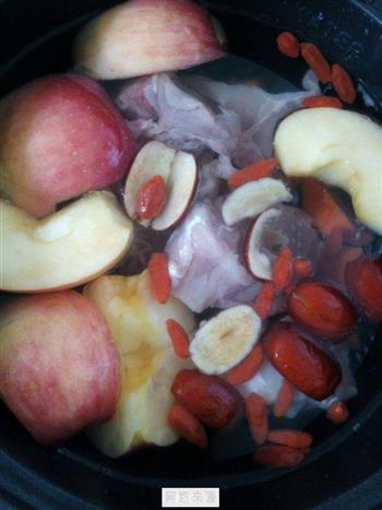 苹果红萝卜猪骨汤的做法步骤3