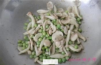 海米菌菇炒豌豆的做法图解5