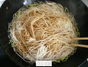 蒜苔肉丝焖面的做法步骤12