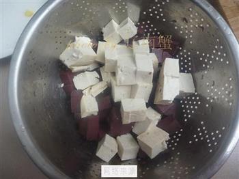 韭菜烧红白豆腐的做法步骤2