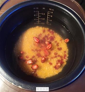 黏玉米碴粥的做法图解3
