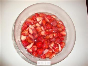 自制美味草莓酱的做法图解1