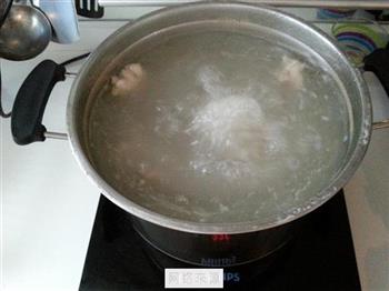 猪骨汤海鲜拉面的做法步骤1