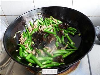 芦笋木耳炒肉的做法步骤7
