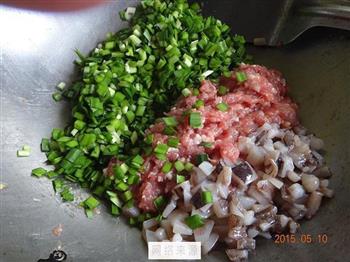 韭菜海鲜馄饨的做法图解4