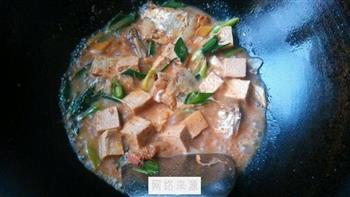 咸鱼腐竹炖冻豆腐的做法图解3