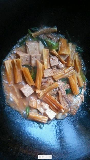 咸鱼腐竹炖冻豆腐的做法图解4