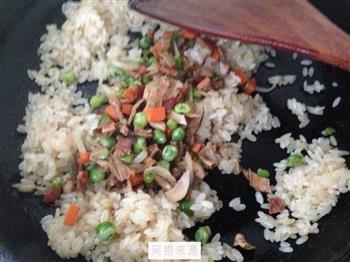 松茸生炒糯米饭的做法步骤15