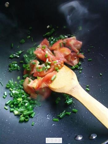 西红柿菠菜热汤面的做法图解5