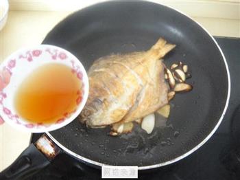 红烧鲳鱼的做法步骤7
