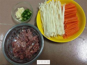 金针菇胡萝卜炒肉的做法步骤2