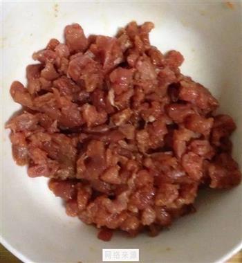 彩椒牛肉馒头盒子的做法步骤1