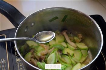 蟹味菇清炒西葫芦的做法步骤8