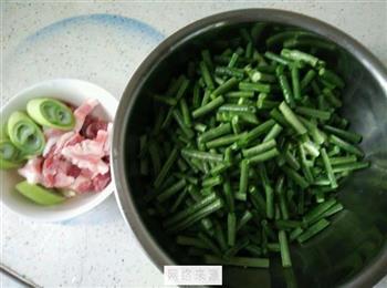 五花肉炒豇豆的做法步骤1