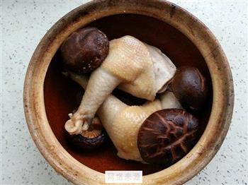 香菇炖鸡腿的做法步骤4