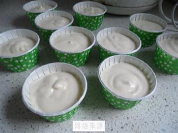 奶油霜杯子蛋糕的做法步骤11