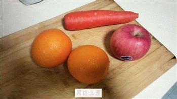 胡萝卜橙子苹果汁的做法图解1
