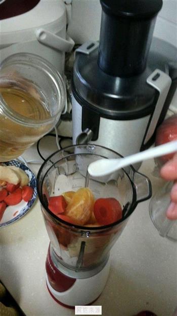 胡萝卜橙子苹果汁的做法图解6