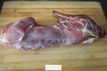 干果青笋兔肉的做法步骤1