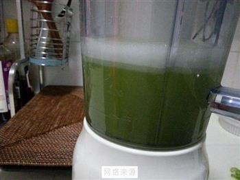 排毒纤体-芹菜雪梨汁的做法步骤3