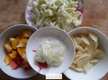 彩椒花菜炒土豆片的做法步骤1