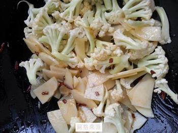彩椒花菜炒土豆片的做法步骤6