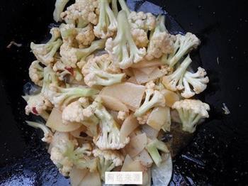 彩椒花菜炒土豆片的做法步骤8