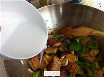 青椒圆葱烧豆腐的做法步骤10