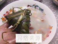 糯米花生咸肉粽的做法步骤8