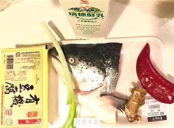 三文鱼牛奶豆腐汤的做法步骤1