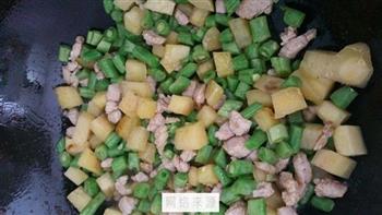 豆角焖饭的做法步骤2