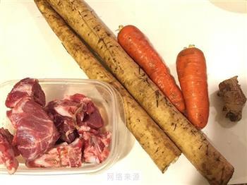 牛蒡红萝卜排骨汤的做法步骤1