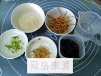 紫菜虾皮玉米粥的做法图解1