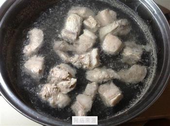 海鲜排骨汤的做法步骤2