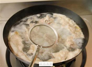 薏仁海带筒骨汤的做法步骤3