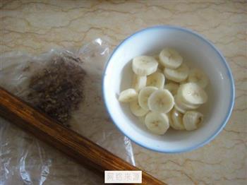核桃香蕉松饼的做法步骤2