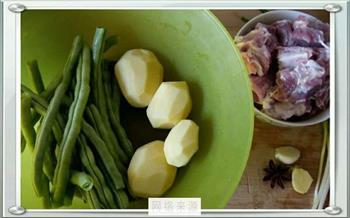 土豆排骨炖豆角的做法步骤1