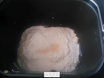 淡奶油花环面包的做法步骤1